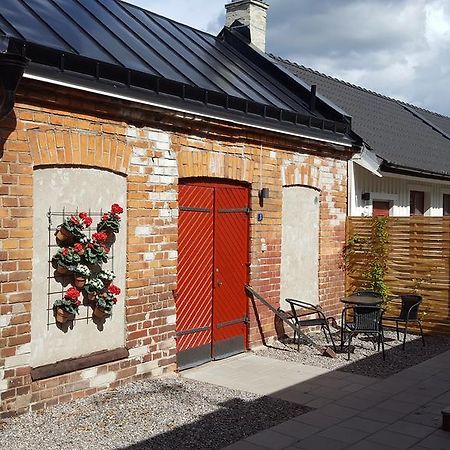 Slussen Bed And Breakfast Orebro Exterior photo