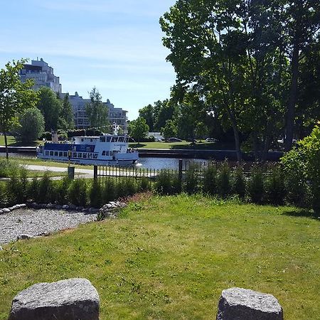 Slussen Bed And Breakfast Orebro Exterior photo