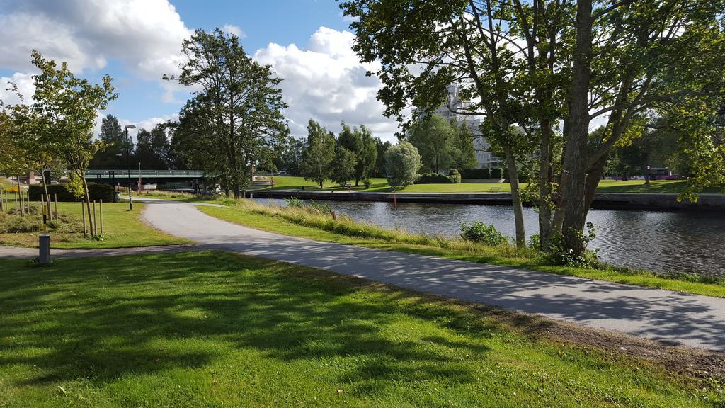 Slussen Bed And Breakfast Orebro Exterior photo