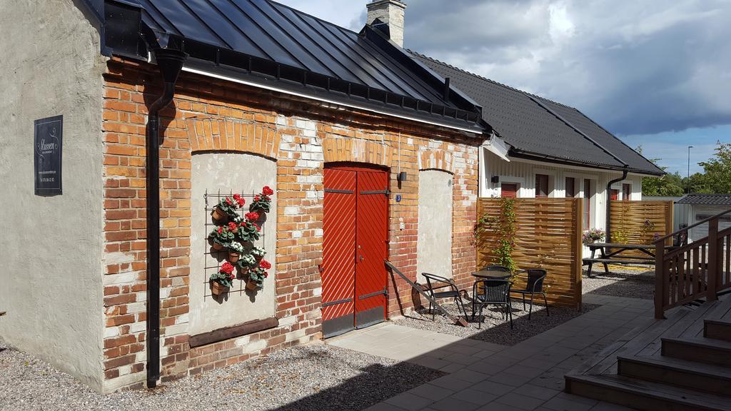 Slussen Bed And Breakfast Orebro Exterior photo