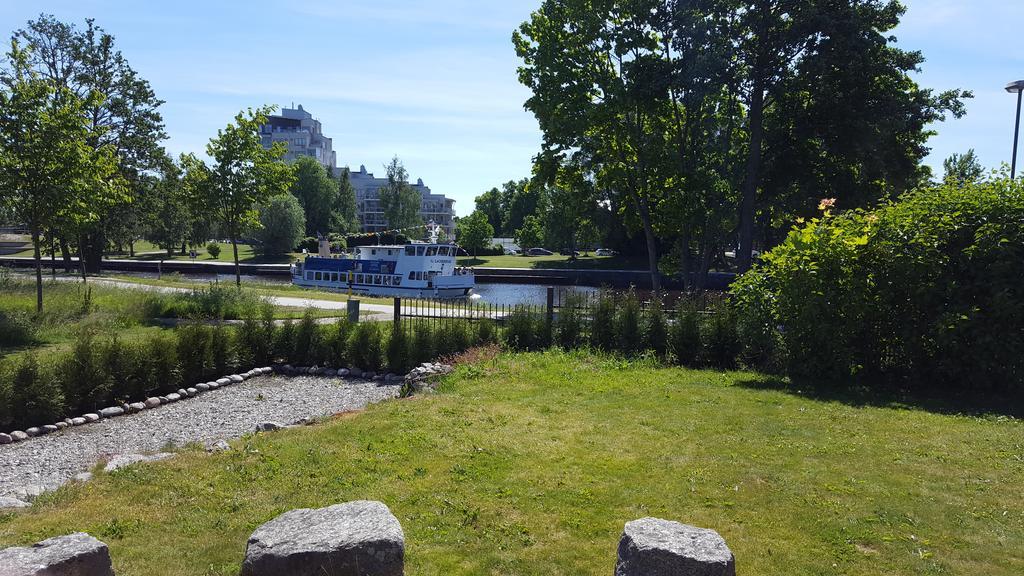 Slussen Bed And Breakfast Orebro Exterior photo